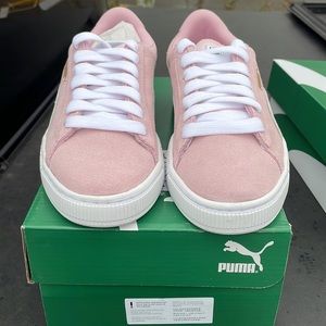 Light Pink suede pumas